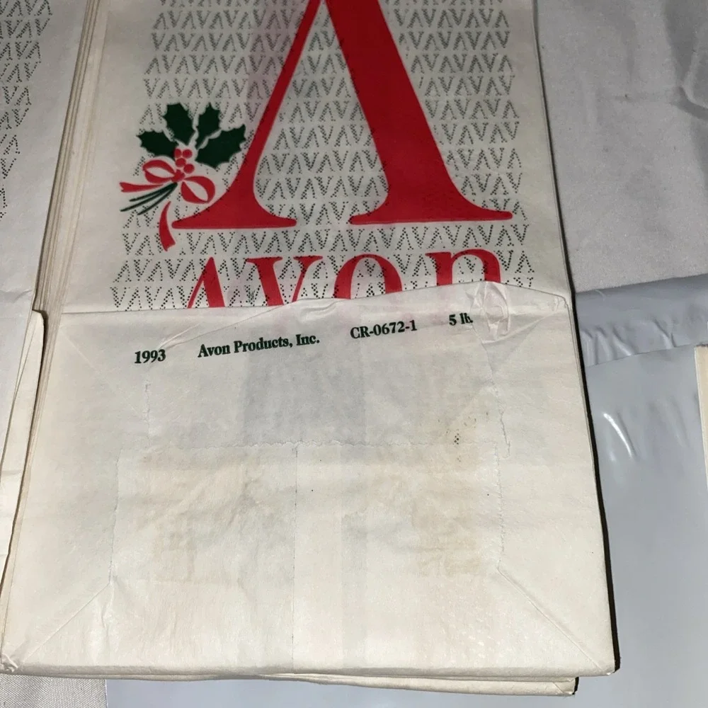 25 Vintage Avon 1993 Christmas Paper Bags 11 X 5.5 Inches. Read Description